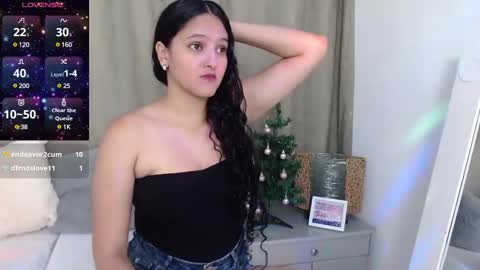 Snapshot of ms_valentina_01 chatting on December 19, 4:02 am Valentina  online show from December 19, 4:02 am