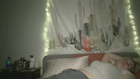 Snapshot of msclairewhatever chatting on December 5, 8:01 am msclairewhatever online show from December 5, 8:01 am