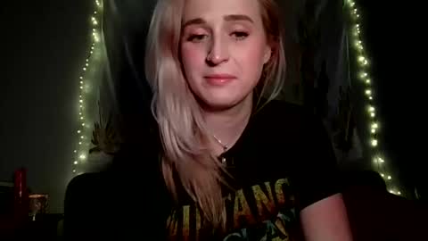 Snapshot of msclairewhatever chatting on January 7, 1:52 am msclairewhatever online show from January 7, 1:52 am