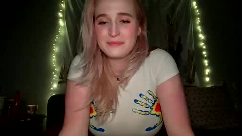 Snapshot of msclairewhatever chatting on January 9, 1:08 am msclairewhatever online show from January 9, 1:08 am