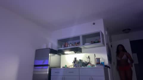 mskitty000 online show from February 14, 9:44 pm