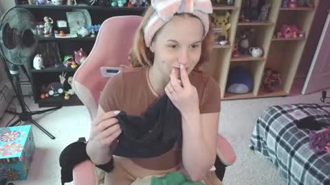 Mallow online show from December 17, 6:25 pm