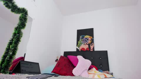 Chloe new account online show from December 6, 7:45 pm