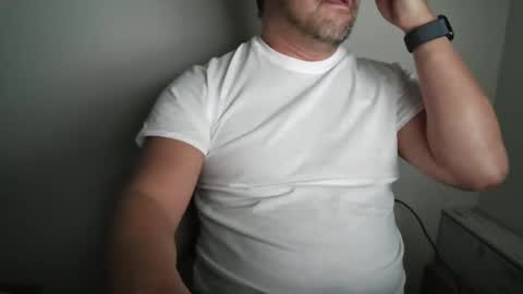 Snapshot of mtman5 chatting on February 11, 2:57 am mtman5 online show from February 11, 2:57 am