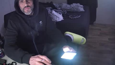 Snapshot of muffdiver718 chatting on February 18, 1:56 am Muffdiver online show from February 18, 1:56 am