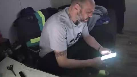 Snapshot of muffdiver718 chatting on February 27, 9:20 am Muffdiver online show from February 27, 9:20 am