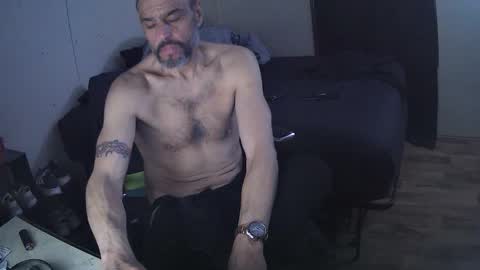 Snapshot of muffdiver718 chatting on March 5, 12:17 am Muffdiver online show from March 5, 12:17 am