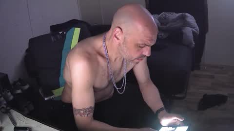 Snapshot of muffdiver718 chatting on March 8, 5:22 am Muffdiver online show from March 8, 5:22 am