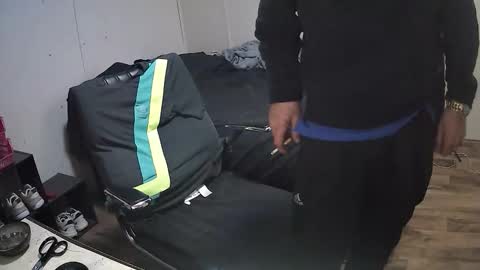 Snapshot of muffdiver718 chatting on March 15, 3:29 pm Muffdiver online show from March 15, 3:29 pm