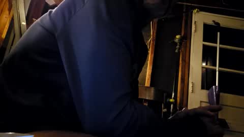 Snapshot of muffdiver718 chatting on March 19, 5:44 am Muffdiver online show from March 19, 5:44 am