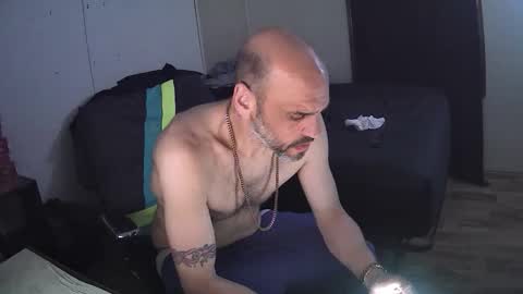 Snapshot of muffdiver718 chatting on March 21, 7:24 am Muffdiver online show from March 21, 7:24 am