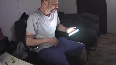 Snapshot of muffdiver718 chatting on March 22, 2:48 am Muffdiver online show from March 22, 2:48 am