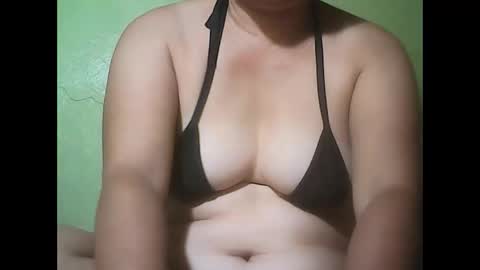 Snapshot of muffy_bunny chatting on January 2, 11:27 pm muffy_bunny online show from January 2, 11:27 pm