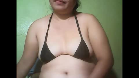 Snapshot of muffy_bunny chatting on January 6, 7:02 pm muffy_bunny online show from January 6, 7:02 pm