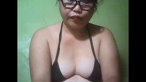 Snapshot of muffy_bunny chatting on January 7, 7:28 pm muffy_bunny online show from January 7, 7:28 pm