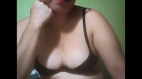 Snapshot of muffy_bunny chatting on September 18, 7:16 pm muffy_bunny online show from September 18, 7:16 pm