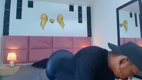 Snapshot of muller_asher chatting on September 24, 3:32 am Muller Asher online show from September 24, 3:32 am