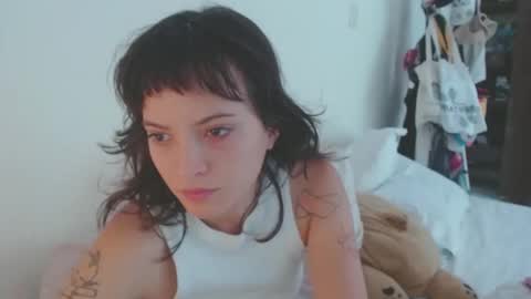 Snapshot of munchi_ chatting on November 3, 4:52 pm   online show from November 3, 4:52 pm