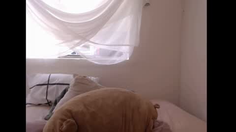 Snapshot of munchi_ chatting on April 6, 6:42 pm online show from April 6, 6:42 pm
