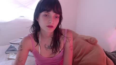 Snapshot of munchi_ chatting on April 23, 9:39 pm online show from April 23, 9:39 pm