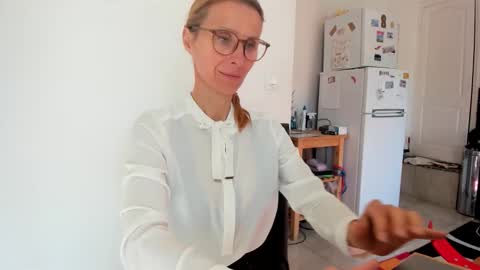 LOVELY JULIA  Peter DAY online show from March 27, 1:55 pm