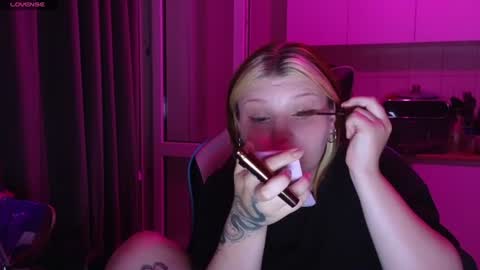 Snapshot of mura_muur chatting on June 12, 5:45 pm Milana online show from June 12, 5:45 pm