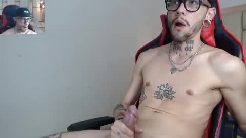 Snapshot of murdockh chatting on December 22, 6:49 am murdok online show from December 22, 6:49 am