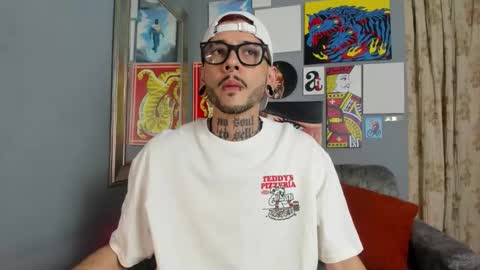 Snapshot of murdockh chatting on October 27, 5:11 am murdok online show from October 27, 5:11 am