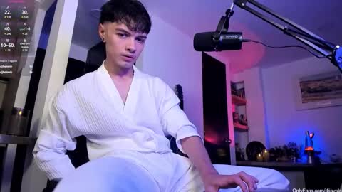 murielkarmesi online show from November 8, 12:55 am