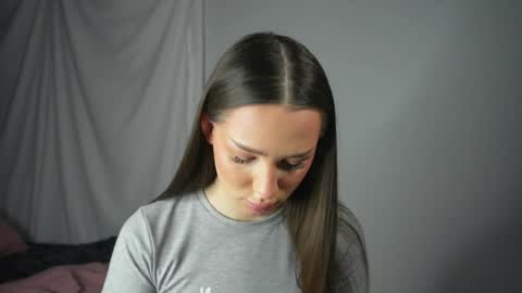 Ella online show from February 2, 4:33 am