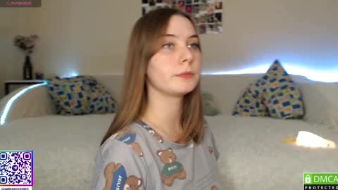 Snapshot of murrrworren chatting on February 19, 7:17 am Mira online show from February 19, 7:17 am