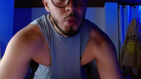 Snapshot of muscle_cock32 chatting on September 25, 8:18 am David Big online show from September 25, 8:18 am