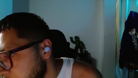 Snapshot of muscle_cock32 chatting on October 1, 6:36 pm David Big online show from October 1, 6:36 pm