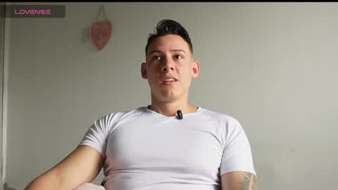 muscle_king_cum online show from June 18, 1:37 pm