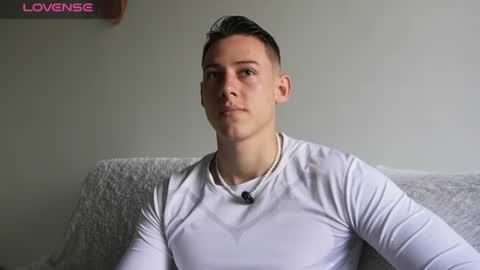muscle_king_cum online show from July 16, 1:39 pm