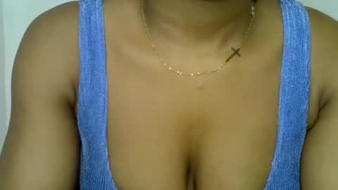 muscle_queen0 online show from March 15, 7:09 pm