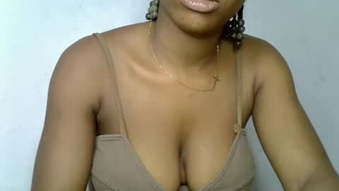 muscle_queen0 online show from March 25, 7:09 pm