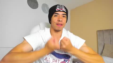 Snapshot of muscle_scott chatting on September 9, 11:54 am muscle scott online show from September 9, 11:54 am