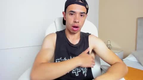 Snapshot of muscle_scott chatting on September 10, 12:05 pm muscle scott online show from September 10, 12:05 pm