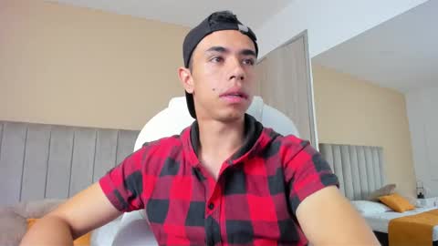 Snapshot of muscle_scott chatting on September 13, 12:16 pm muscle scott online show from September 13, 12:16 pm