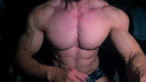 Snapshot of musclebredon chatting on November 4, 8:30 pm BRENDON online show from November 4, 8:30 pm