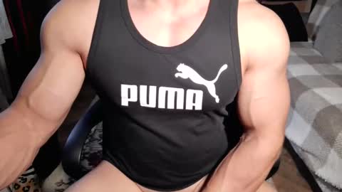 Snapshot of musclebredon chatting on December 22, 7:27 am BRENDON online show from December 22, 7:27 am