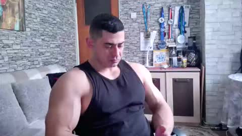 Snapshot of musclebredon chatting on January 6, 8:07 am BRENDON online show from January 6, 8:07 am