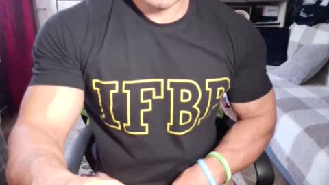 Snapshot of musclebredon chatting on January 10, 8:05 am BRENDON online show from January 10, 8:05 am