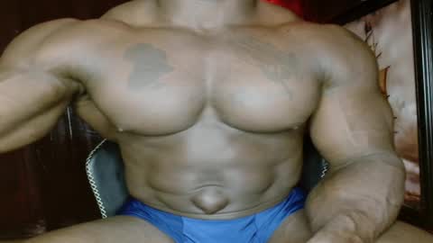 musclegod23 online show from June 2, 9:11 am