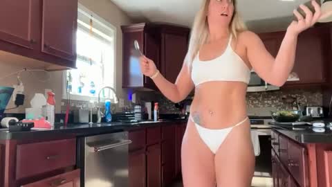 musclemommy92 online show from October 8, 4:48 pm