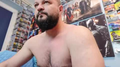 Snapshot of muscular_bear chatting on March 17, 5:33 am Chris online show from March 17, 5:33 am