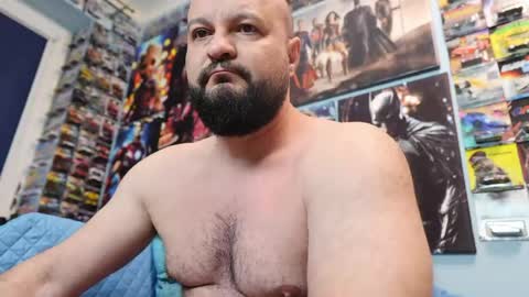 Snapshot of muscular_bear chatting on March 31, 4:02 am Chris online show from March 31, 4:02 am