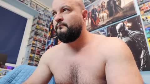 Snapshot of muscular_bear chatting on April 5, 5:37 am Chris online show from April 5, 5:37 am