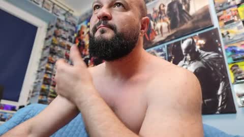 Snapshot of muscular_bear chatting on April 8, 9:26 pm Chris online show from April 8, 9:26 pm